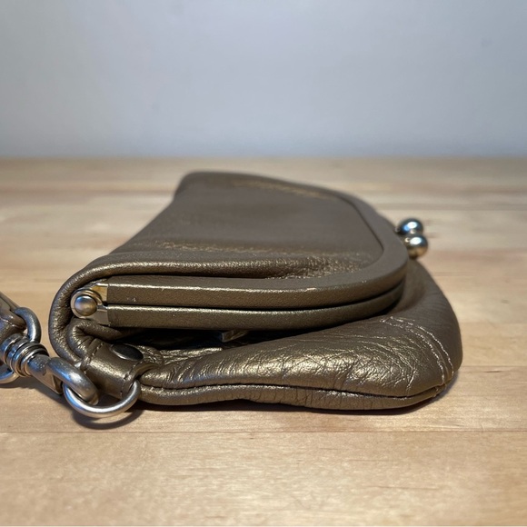 HOBO copper color leather fold in wristlet with kiss lock main closure - Picture 5 of 12